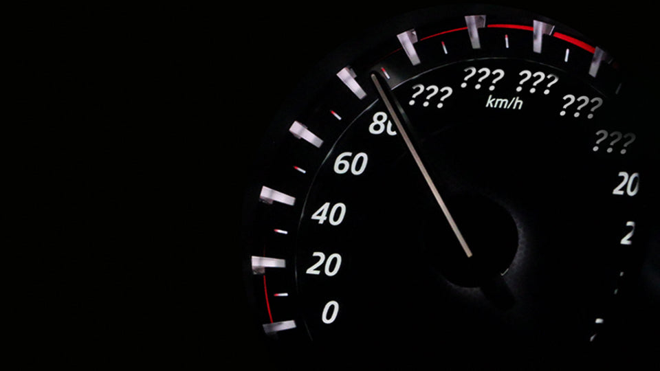 Bilens speedometer kan vise helt op til 10% forkert